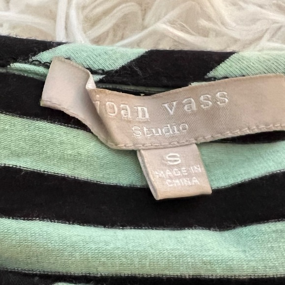 Soft fitted scoop neck tee - Picture 4 of 4